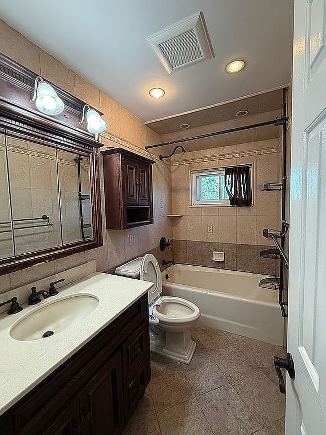 Image of 490 Collfield Ave