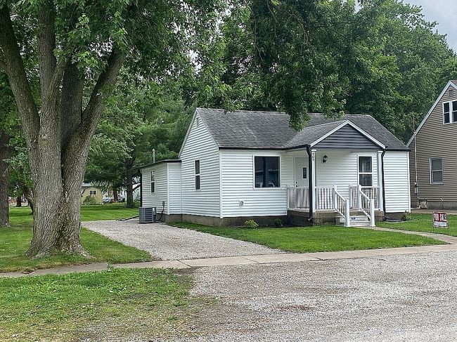 Photo of 505 E Buckner St, Tuscola, IL