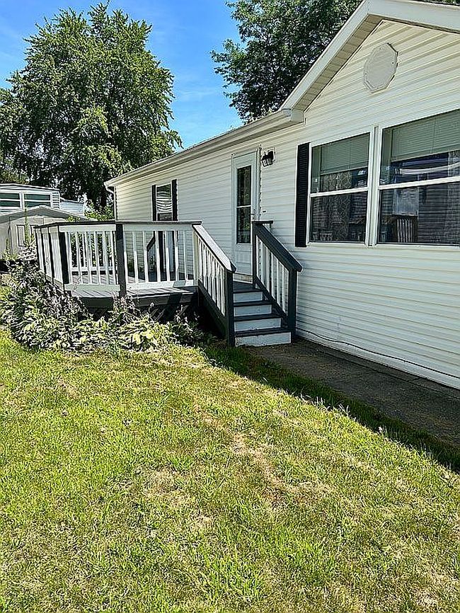 Photo of 1967 Lovell Ct, Milford, MI