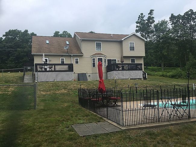 Image of 1012 E 9th St