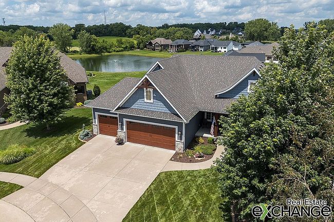 Photo of 4146 Prestwick Ct, Bettendorf, IA