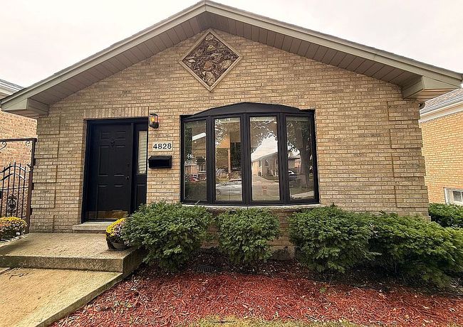 Additional photo 1 of property located at 4828 N Newcastle Ave