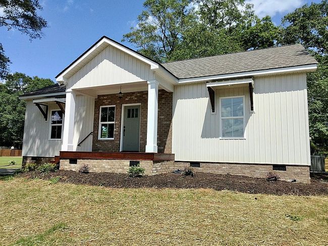 Photo of 504 E Main St, Pendleton, SC
