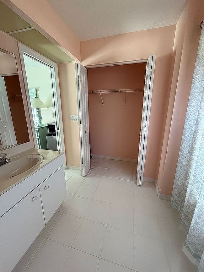 Preview of property located at 1110 Southlake Ct