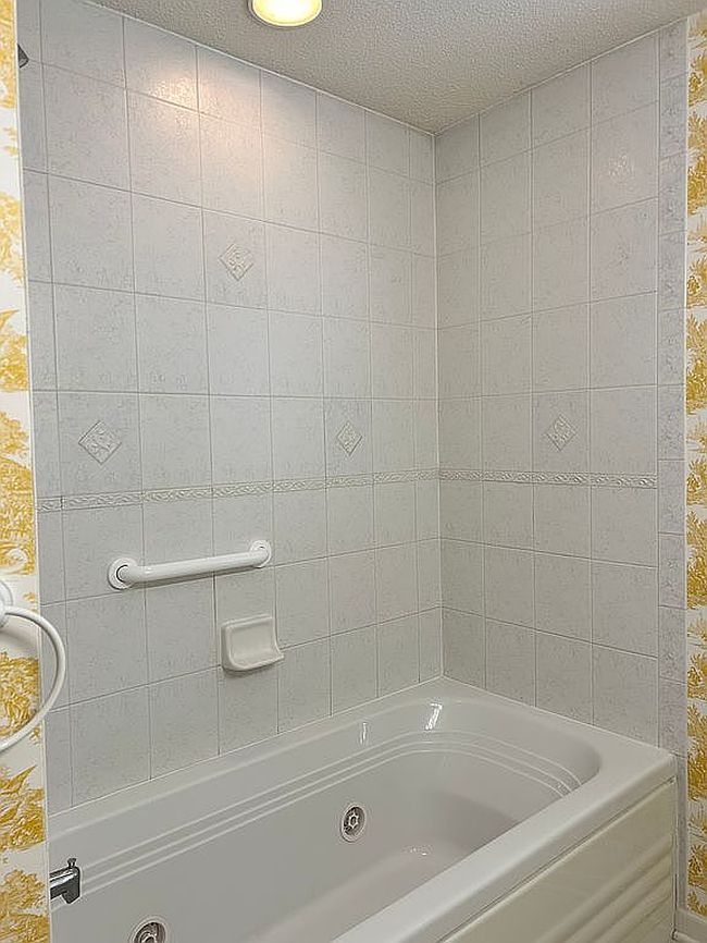 Photo of 148 Parwood Trl, Depew, NY