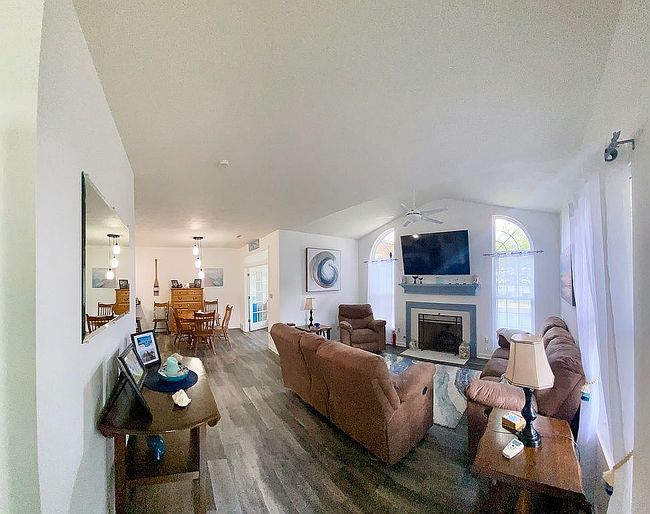 Additional photo 2 of property located at 12101 Dawn Dr #1