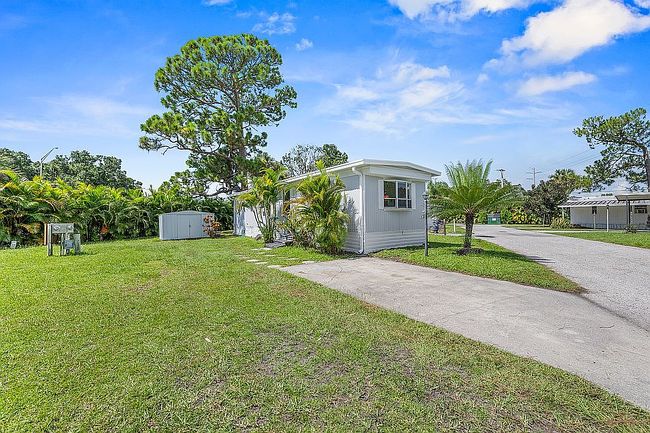 Photo of 2842 Ne 5th Trl