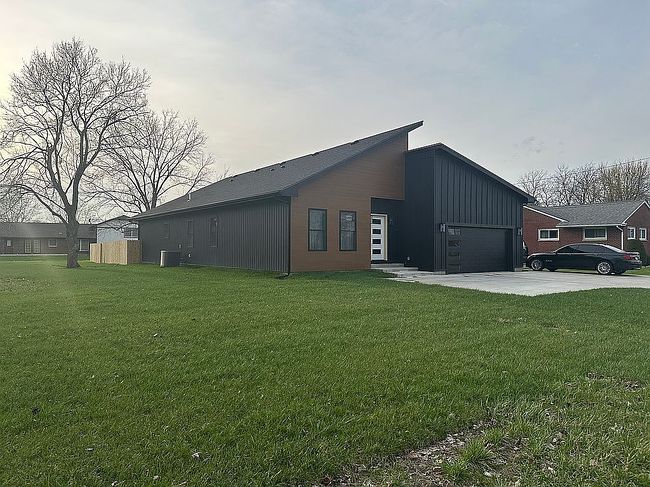 Photo of 1075 Union Blvd, Englewood, OH