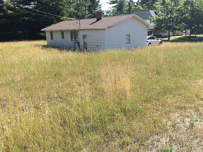 Photo of 106 E Oak St, Leland, MI