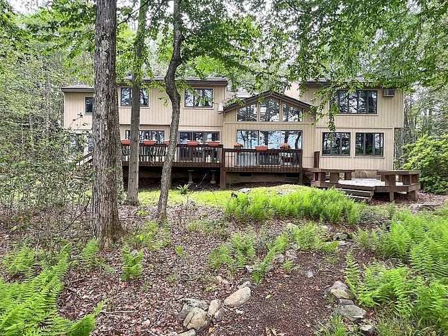 Photo of 108 Blackfoot Trl, Pocono Pines, PA