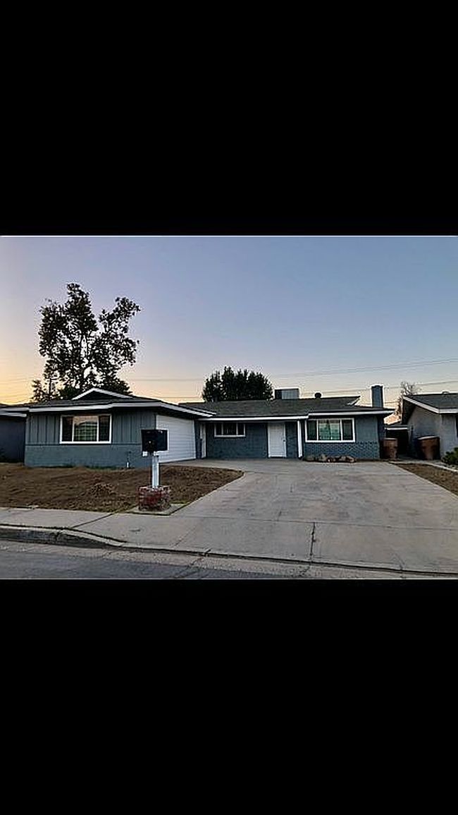 Photo of 4304 Flicker Dr, Bakersfield, CA