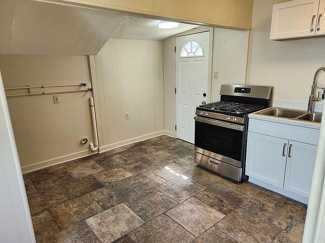 Image of 383 Erskine Ave