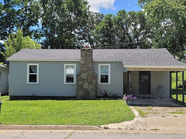 Photo of 1028 4th St, West Plains, MO