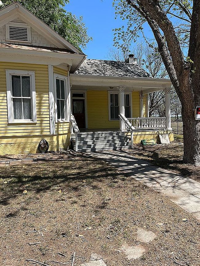 Photo of 269 Lee St, Seguin, TX