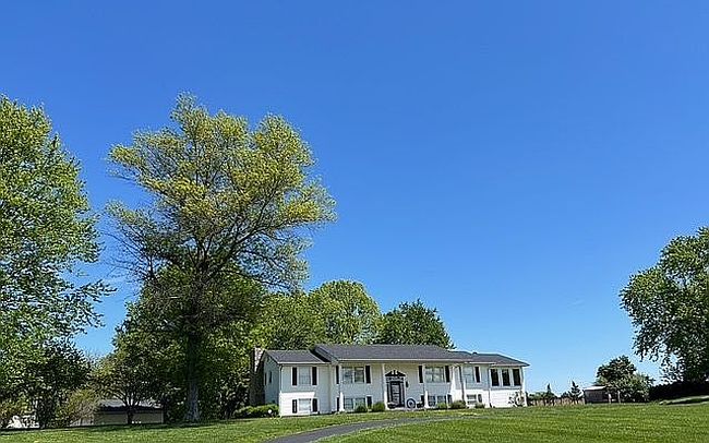 Photo of 196 Green Meadows Dr, Beaver Dam, KY