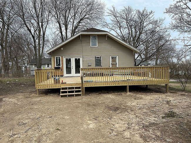 Image of 1083 Washington Ave
