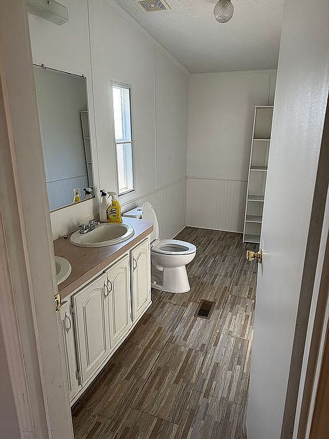 Photo of 1024 N Ridge Dr, Yadkinville, NC