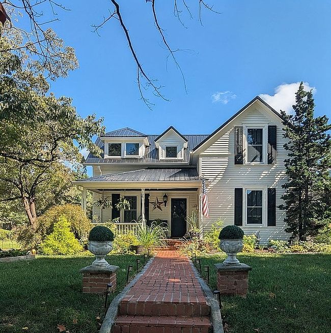 Photo of 714 E Myrtle Ave