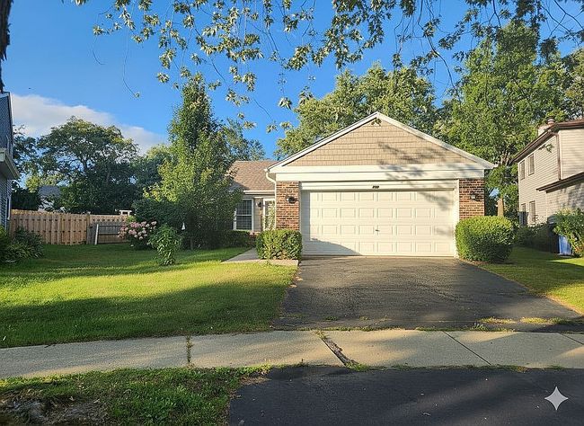 Photo of 700 N Lakeside Dr