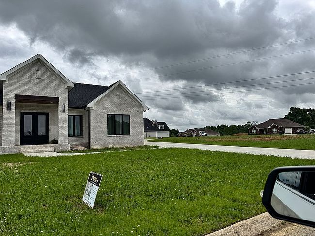 Image of 1 Ivy Dr