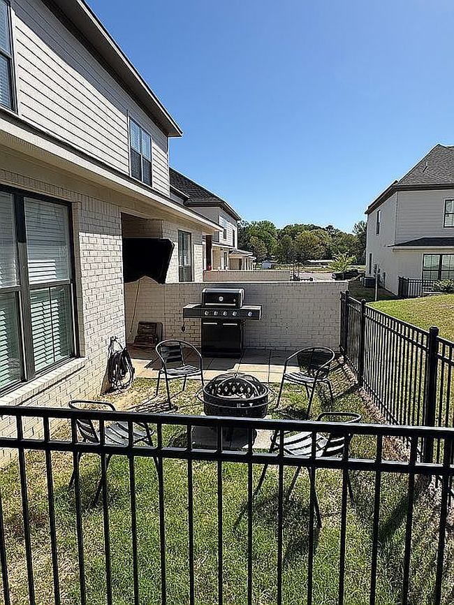 Image of 319 Stillwater Ln
