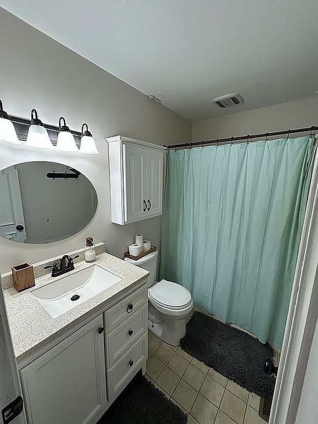 Image of 1600 Essex Dr