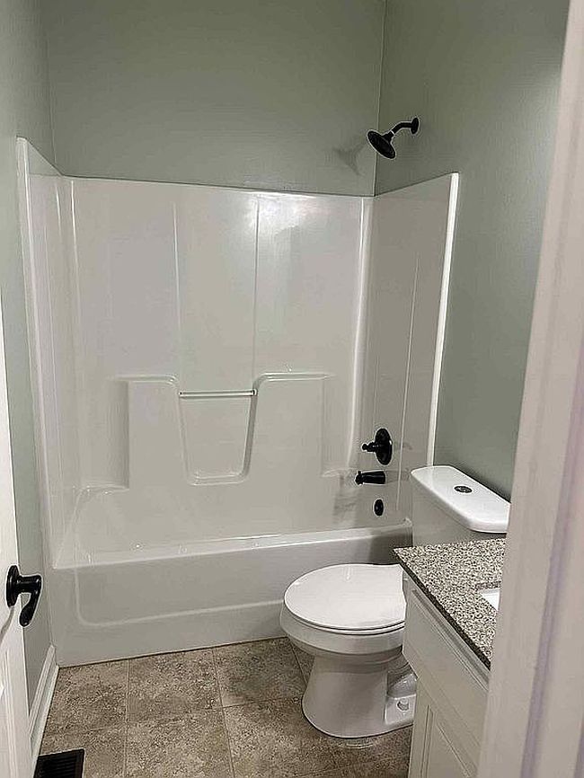 Photo of 11112 N Madison Ct, Kansas City, MO