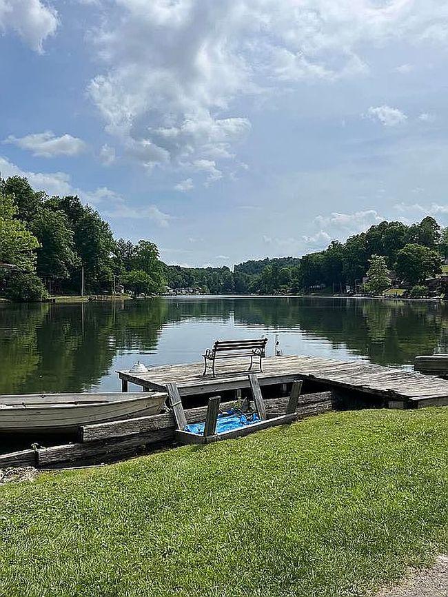 Image of 352 Crystal Lake Rd