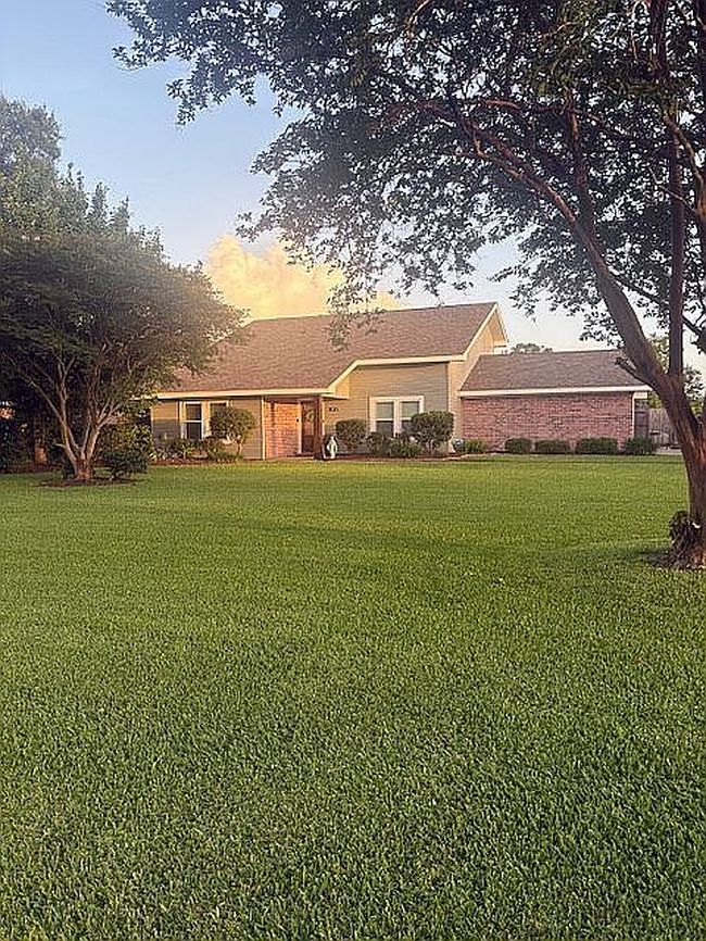 Photo of 2025 Marge Ln, Sulphur, LA