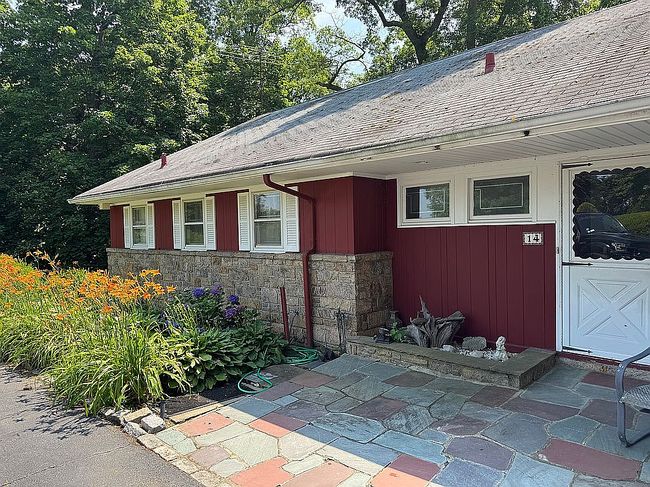Photo of 14 Martin Ct, Great Neck, NY