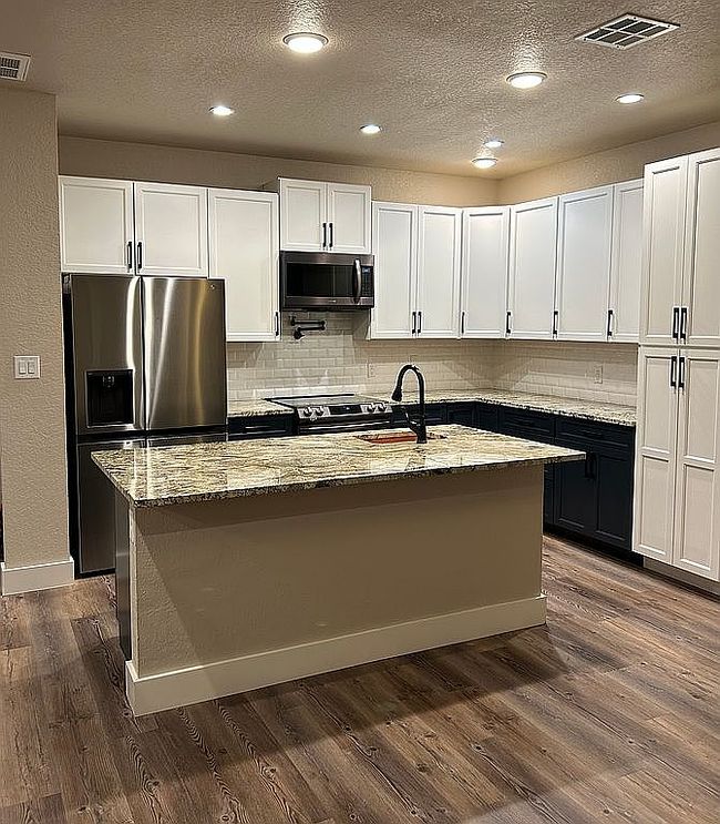 Image of 1216 Canyon Lake Dr