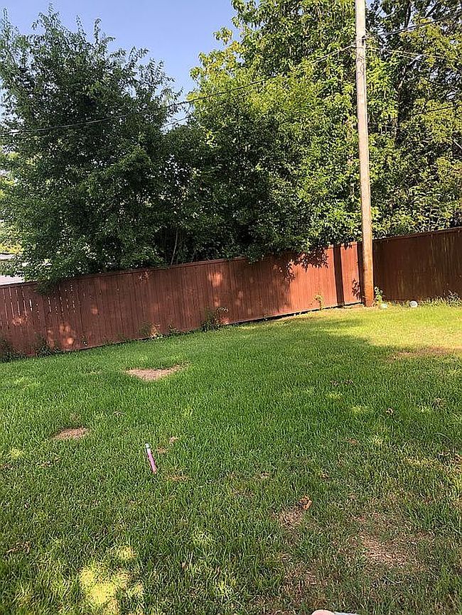Photo of 111 Hughes Ave, Hugo, OK
