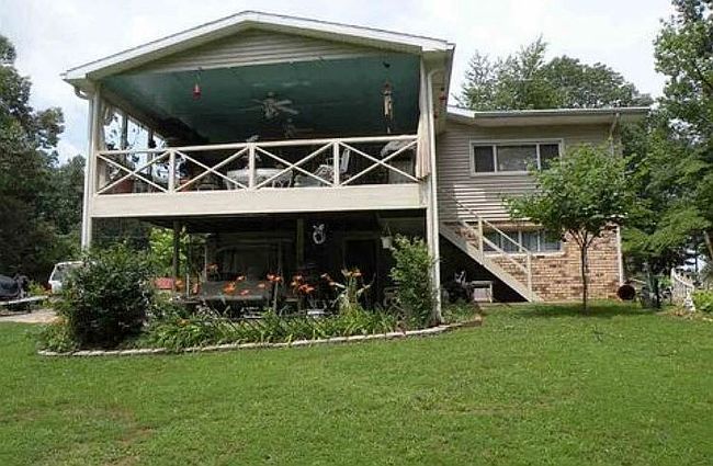 Photo of 364 Raintree Dr, Eddyville, KY