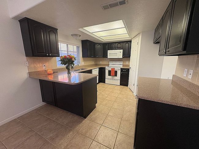 Additional photo 3 of property located at 1090 E 700 S #24