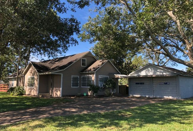 Photo of 8439 Fm 442, Boling, TX