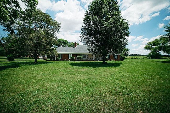 Image of 1424 Adams Ln