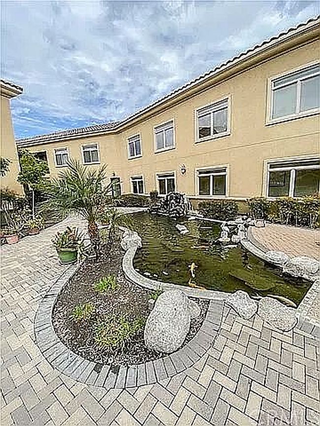 Image of 13798 Roswell Ave Unit A258
