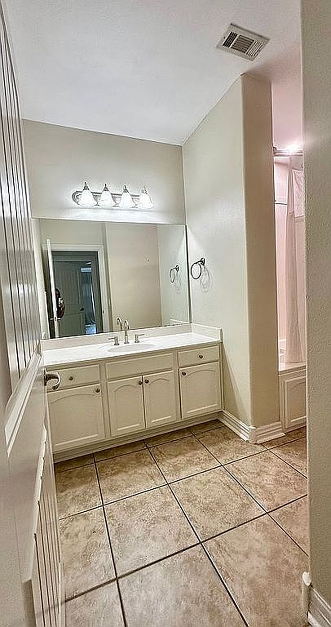 Additional photo 2 of property located at 2816 Valley West Ct