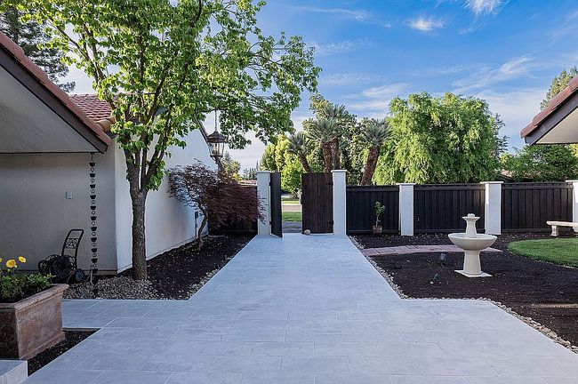 Image of 2465 W Escalon Ave