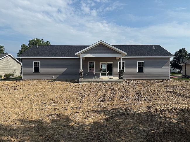 Photo of 9877 E Bloomfield Hills Dr, Effingham, IL