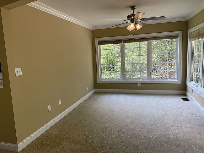 Image of 136 Linden Ln