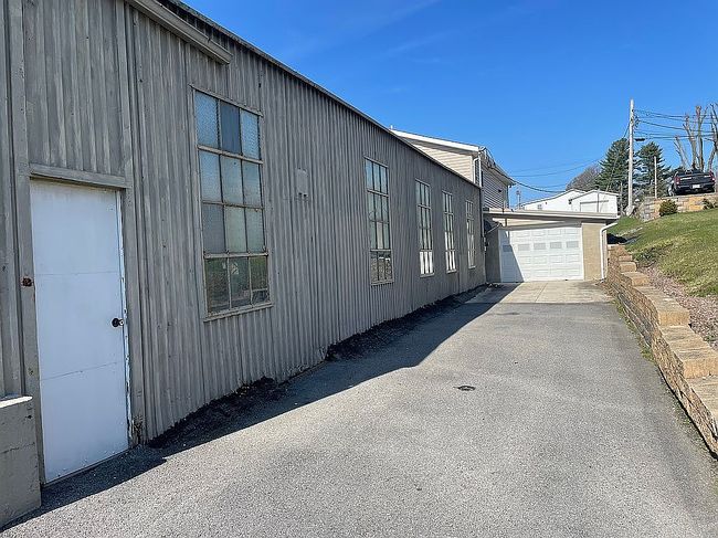 Image of 221 W Main St