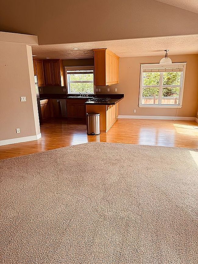 Photo of 2463 Nw Broadway St, Albany, OR