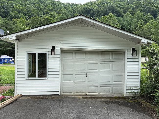 Photo of 8232 Garden Creek Rd, Oakwood, VA