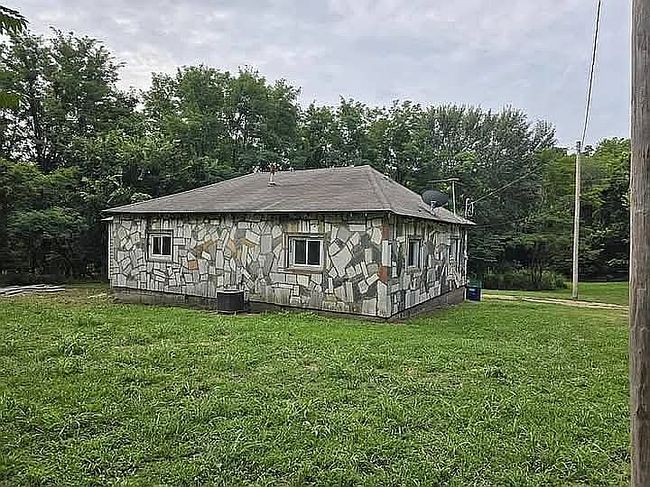 Photo of 1001 E Locust St, Stockton, MO