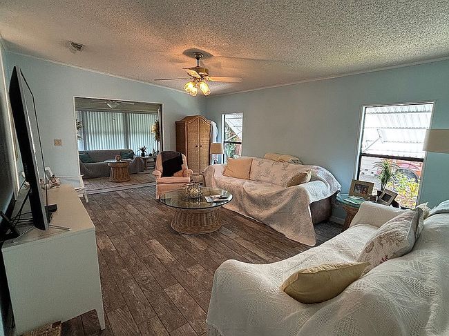 Image of 412 Swan Dr