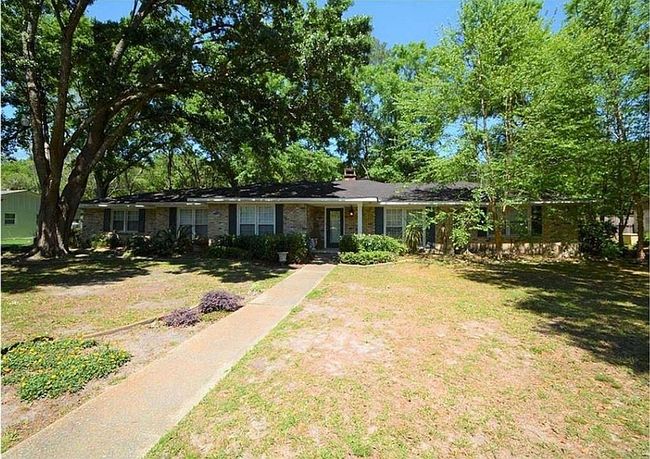 Preview of property located at 3806 Claridge Rd N