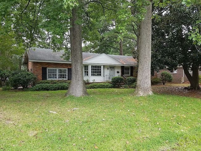 Photo of 1421 Lakeview Dr