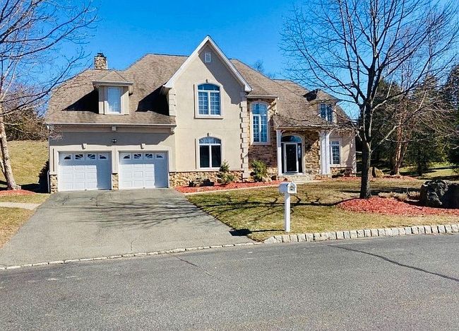 Photo of 4 Forest Hill Dr