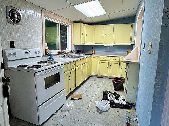 Additional photo 1 of property located at 924 W 23rd St